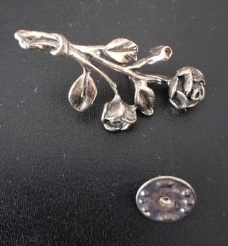 Elegante spilla in argento per Signore