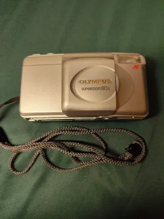Olympus Super Zoom 80G Cámara Plata