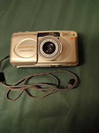 Olympus Super Zoom 80G Cámara Plata