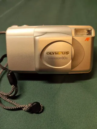 Olympus Super Zoom 80G Cámara Plata