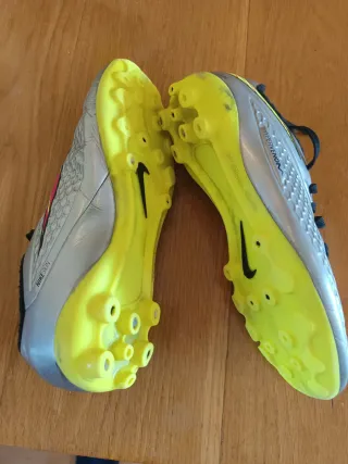 Scarpe da calcio Nike argentate