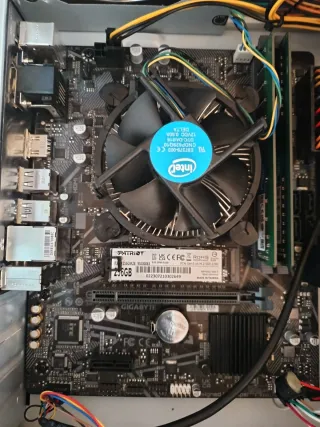 PC GIGABYTE H410M H V3 i5-10400 16GB RAM 256GB M2