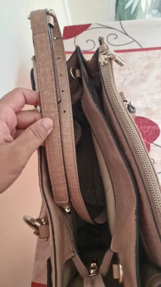 Bolso de vestir beige y marrón