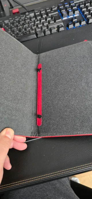 Cover Amazon Kindle con agganci