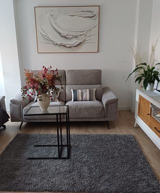 Alfombra gris de poliéster