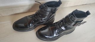 Botines de charol negros