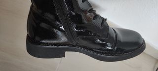Botines de charol negros