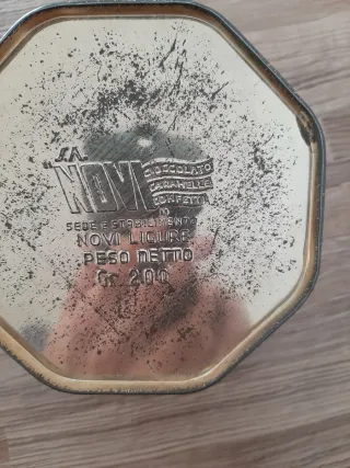 Tre scatole di latta vintage