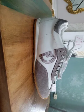 Zapatillas deportivas mujer grises y blancas