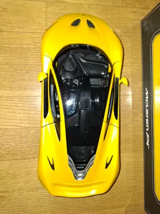 Coche teledirigido amarillo Rastar McLaren