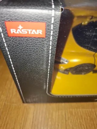 Coche teledirigido amarillo Rastar McLaren