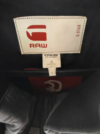 Chaqueta gris con capucha