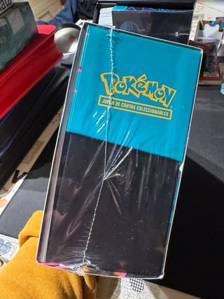 Caja ETB Pokémon Héroes Ascendentes