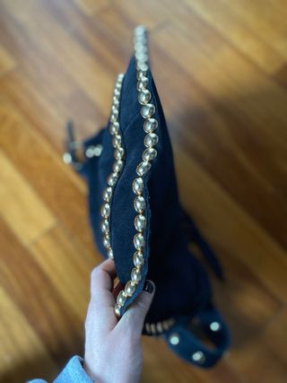 Borsa pelle scamosciata nera con borchie