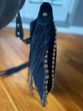 Borsa pelle scamosciata nera con borchie