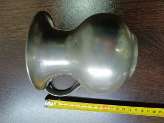 Jarra metálica antigua