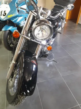 Suzuki Intruder C800 Negra
