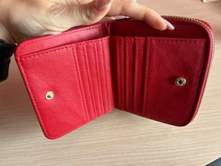 Monederos plateado y rojo
