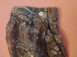 Blusa gasa estampado paisley lazo cuello