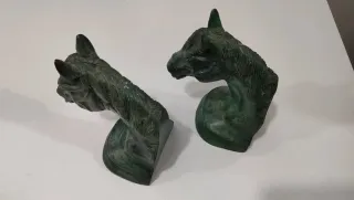 Busto Escultura Caballos Sujeta Libros 640513971