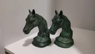Busto Escultura Caballos Sujeta Libros 640513971