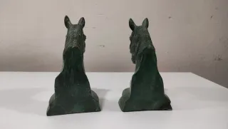 Busto Escultura Caballos Sujeta Libros 640513971