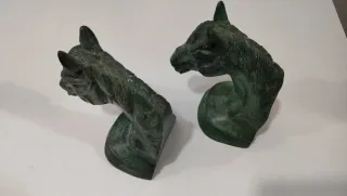 Busto Escultura Caballos Sujeta Libros 640513971