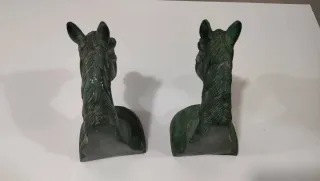 Busto Escultura Caballos Sujeta Libros 640513971