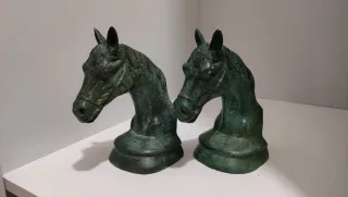 Busto Escultura Caballos Sujeta Libros 640513971