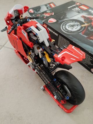 LEGO Technic 42107 Ducati Panigale V4 R