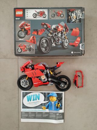LEGO Technic 42107 Ducati Panigale V4 R