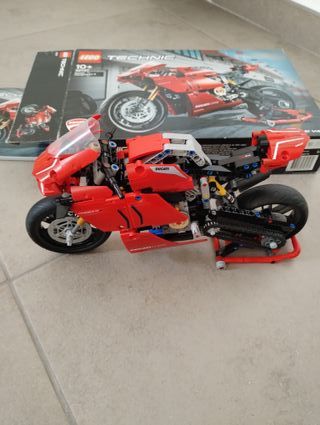 LEGO Technic 42107 Ducati Panigale V4 R