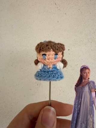 Mini amigurumi Daphne - Bridgerton
