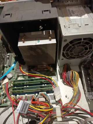 Servidor Fujitsu PRIMERGY TX150 S6. Funciona.