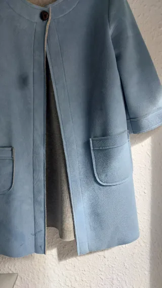 Gabardina azul 3/4 manga.