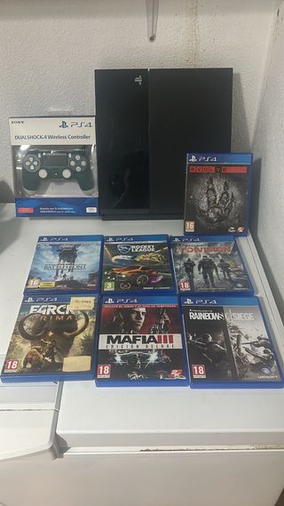 Consola PS4 Negra + Mando y 7 Juegos