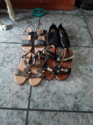 Sandalias Beige y Plateadas