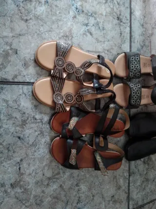 Sandalias Beige y Plateadas