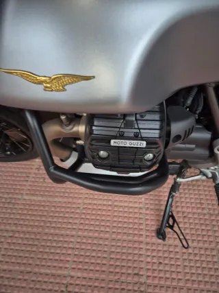 Moto Guzzi V85TT Centenario