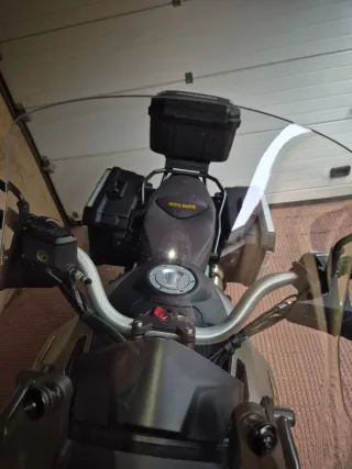 Moto Guzzi V85TT Centenario