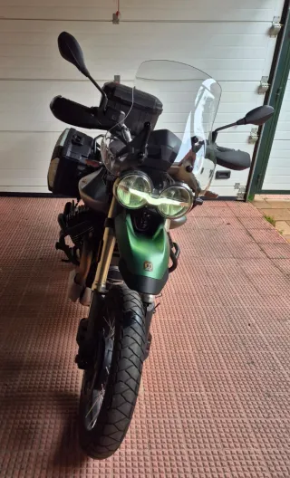 Moto Guzzi V85TT Centenario