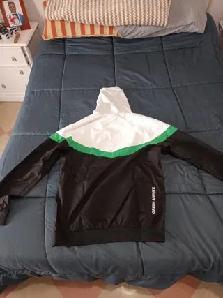 Cortavientos Hummel Negro, Verde y Blanco