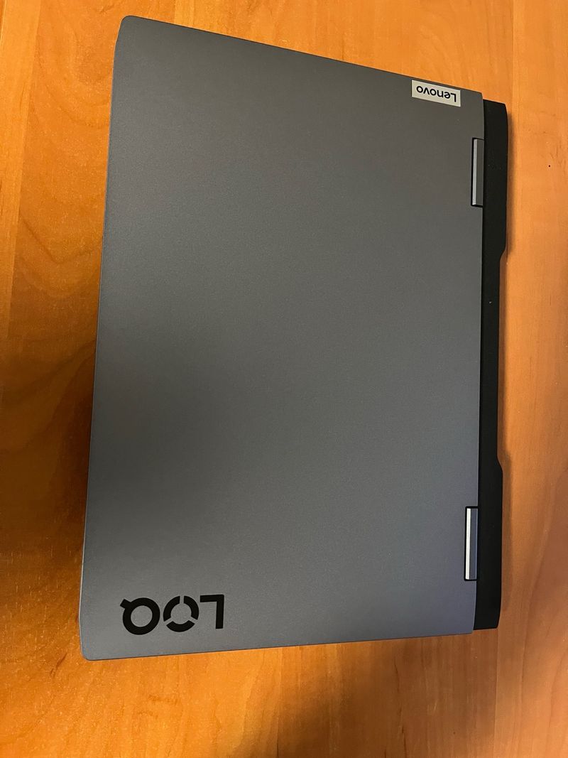 Portátil Lenovo LOQ Gris Oscuro 144Hz