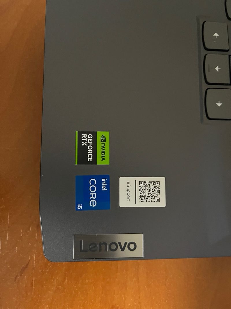 Portátil Lenovo LOQ Gris Oscuro 144Hz afbeelding 3