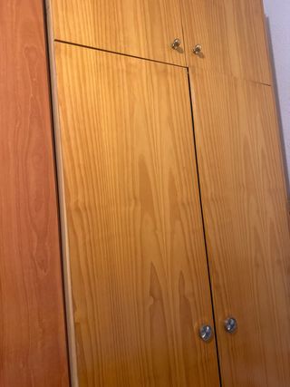 Armario de madera