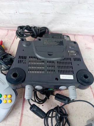 Consola Nintendo 64 con 2 mandos