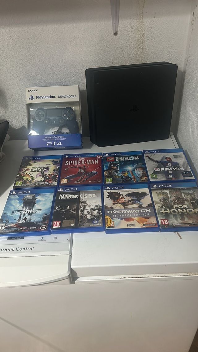 Consola PS4 Negra + Mando DualShock 4 + 7 Juegos