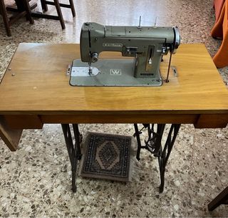 Máquina de coser Wertheim vintage