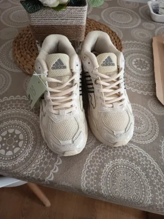 Zapatillas Adidas Response CL x Bad Bunny Talla 40