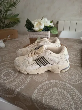 Zapatillas Adidas Response CL x Bad Bunny Talla 40